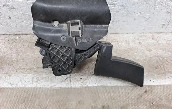 Opel Mokka B Engine bonnet (hood) release handle 9833929680