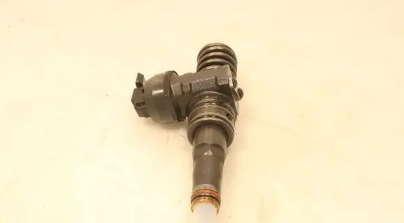 Volkswagen Golf V Fuel injector 0414720215