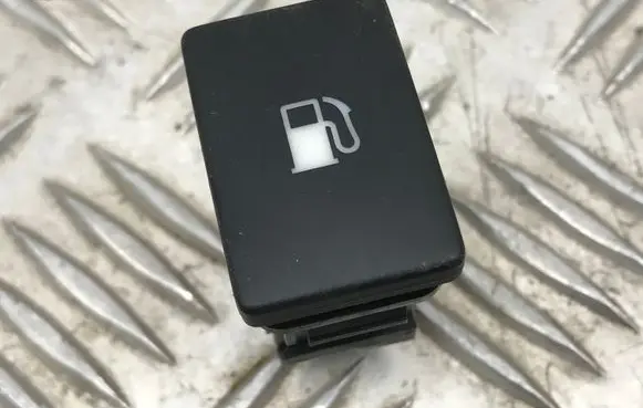 Lexus CT 200H Fuel tank opening switch 15A925