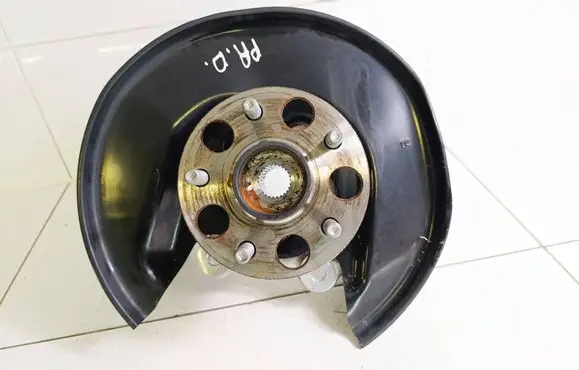 Toyota RAV 4 (XA50) Front wheel hub spindle knuckle