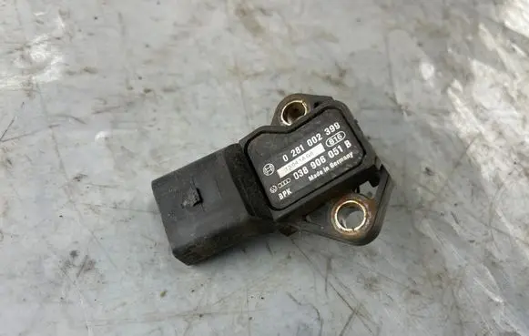 Volkswagen Polo Air pressure sensor 0281002399 038906051B