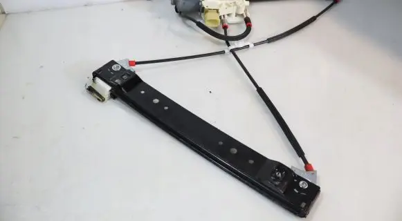Rear window lifting mechanism without motor