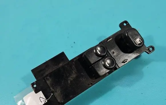 Hyundai i30 Electric window control switch 93570-2L100 IMPRK1530218