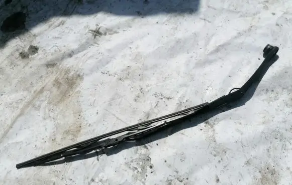 Chrysler Pacifica Front wiper blade arm