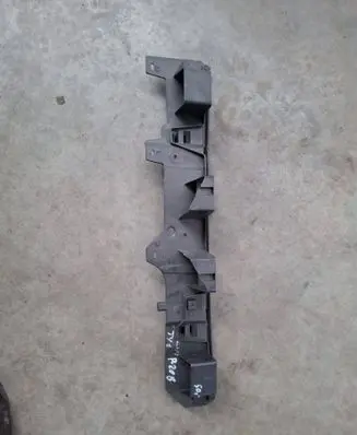 Peugeot 208 I Rear bumper mounting bracket