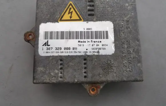 Mercedes-Benz C W203 Headlight ballast module Xenon 1307329088 1039F00768