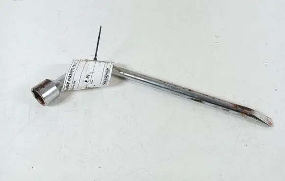 Toyota RAV 4 (XA30) Wheel nut wrench 