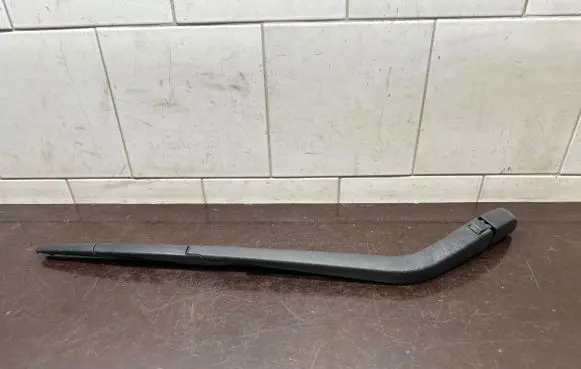 Toyota Prius (XW50) Rear wiper blade arm