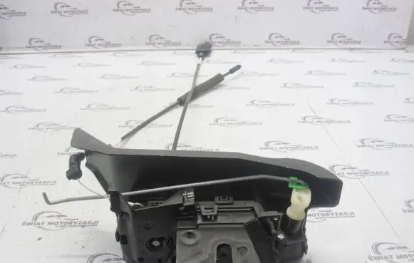 Opel Vivaro Front door lock