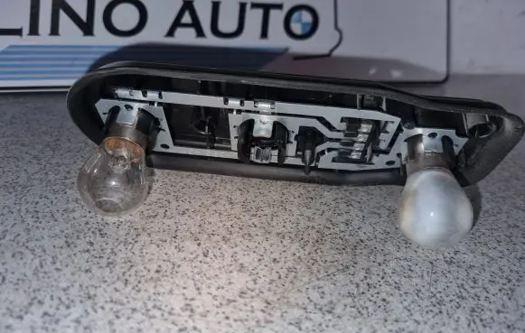 BMW 5 E39 Tail light bulb cover holder 8371324