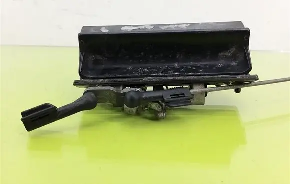 Seat Toledo II (1M) Tailgate/trunk/boot exterior handle 1M5827561E