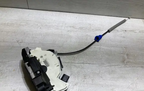 Volkswagen Up Rear door lock 1s4839015g