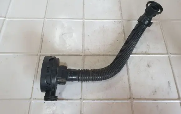 Skoda Fabia Mk1 (6Y) Breather valve 03E103765B