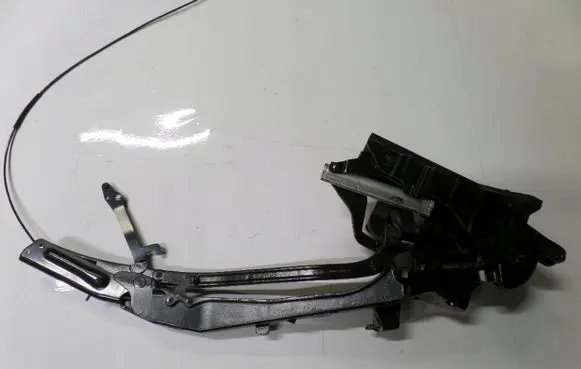 Peugeot 308 Front door lower hinge 9683774877