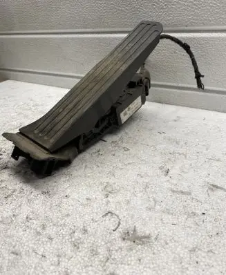 Volkswagen Golf V Accelerator throttle pedal bracket 1K1721503