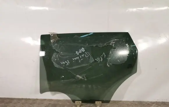 Nissan Qashqai Rear door window glass