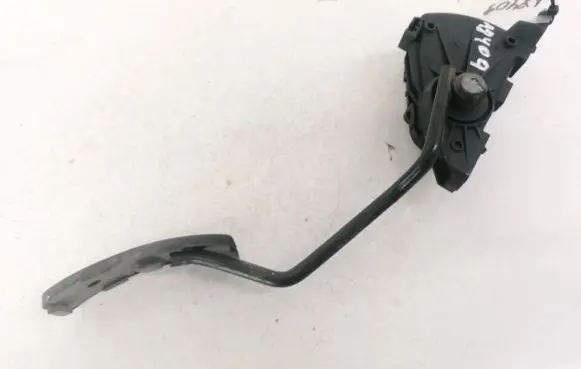 Mitsubishi Carisma Accelerator throttle pedal 30865642 6PV00830100