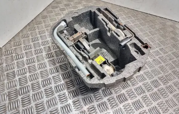 Volkswagen Touran I Tool set 1c0012115c 1c0011031