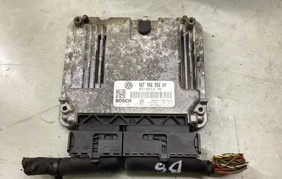 Volkswagen PASSAT B6 Engine control unit/module 06F906056AM 1039S09841 0261S02132