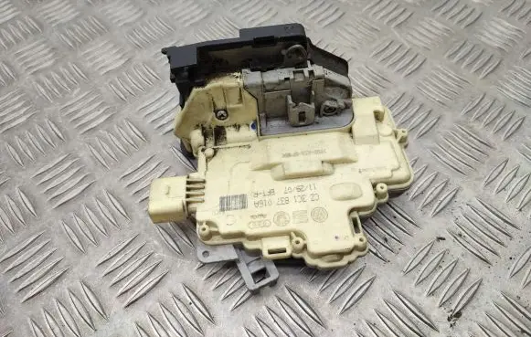 Volkswagen PASSAT B6 Front door lock 3C1837016A