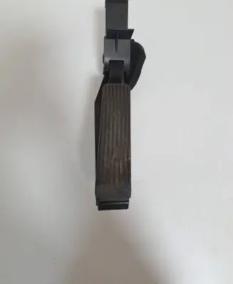 Accelerator throttle pedal