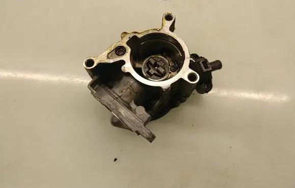 Audi A6 S6 C7 4G Vacuum pump 06J145100G
