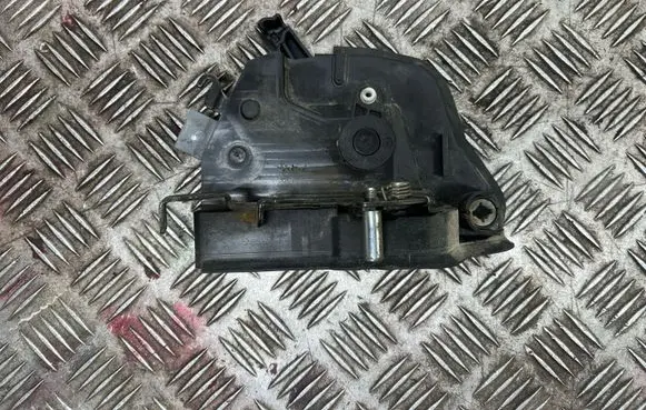 BMW 3 E46 Front door lock 8253431