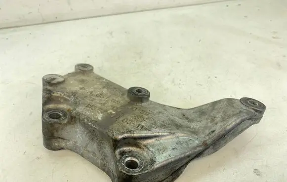 Mercedes-Benz E W212 Engine mounting bracket A6510940039 4002 11387010311
