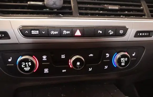Audi Q7 4L Climate control unit 4M0820043R