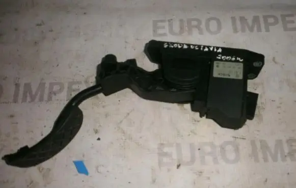 Skoda Octavia Mk2 (1Z) Accelerator throttle pedal 69210048yb3 0281c02