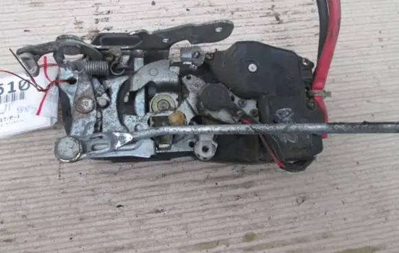 Suzuki Baleno EG Front door lock