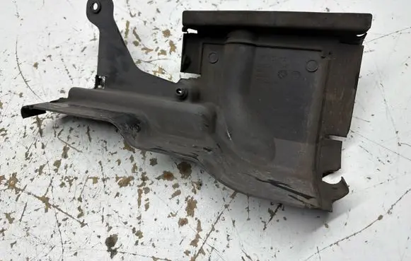 Volvo XC70 Intercooler air guide/duct channel M0N7A