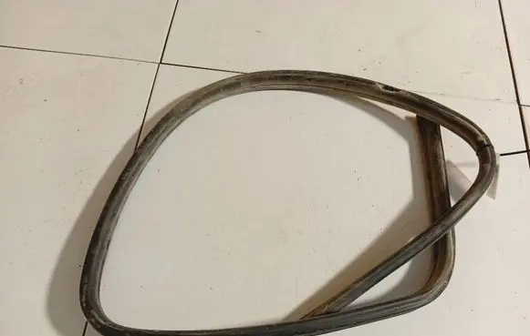 Chrysler Voyager Rubber seal rear door 