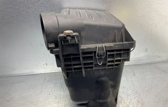 Chrysler 300 - 300C Air filter box 0111018A A0051535028 052817