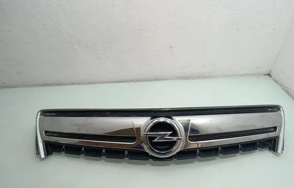 Opel Antara Front bumper upper radiator grill 25983424