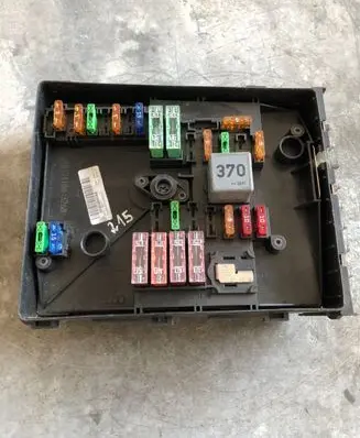 Volkswagen Golf V Fuse box set 720061128 9648426534E