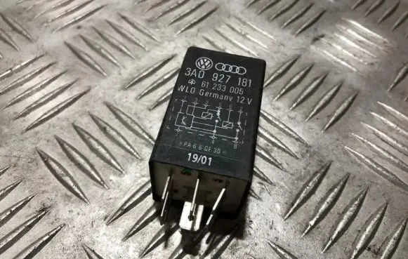 Volkswagen PASSAT B4 Other relay 3a0927181 61233005