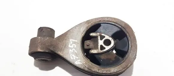 Nissan Qashqai Engine mount bracket