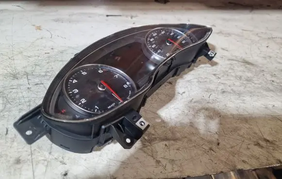 Speedometer (instrument cluster)
