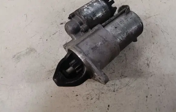 Opel Zafira B Starter motor 55556092