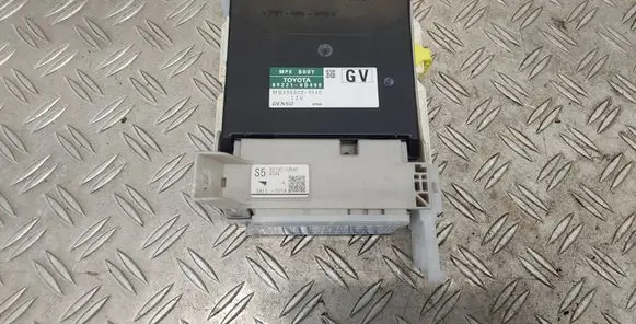 Toyota Yaris Fuse module 8273052K40 892210D400