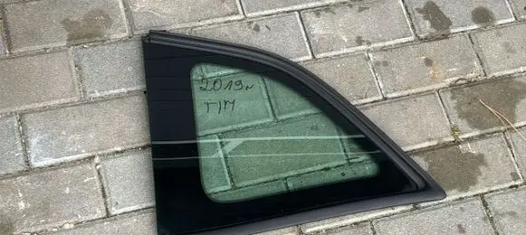Dodge Challenger Front triangle window/glass 