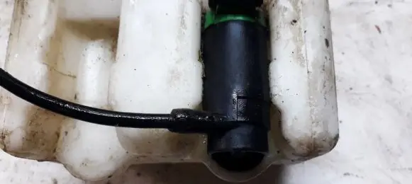 KIA Spectra Windscreen/windshield washer pump