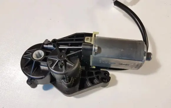 Mercedes-Benz GLK (X204) Seat adjustment motor 0390203367 825843714