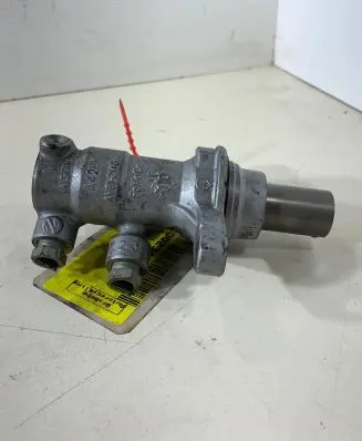 Ford Focus Master brake cylinder AV612140J