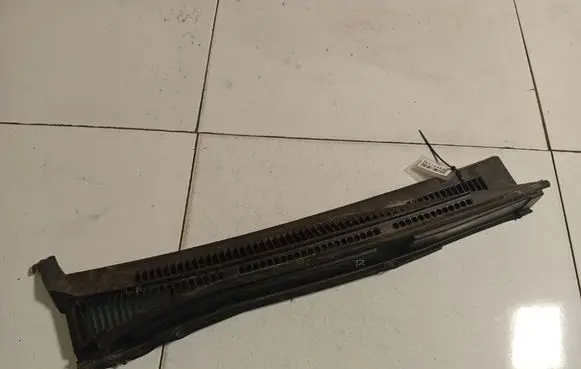 Suzuki Grand Vitara II Wiper trim 7731165J0