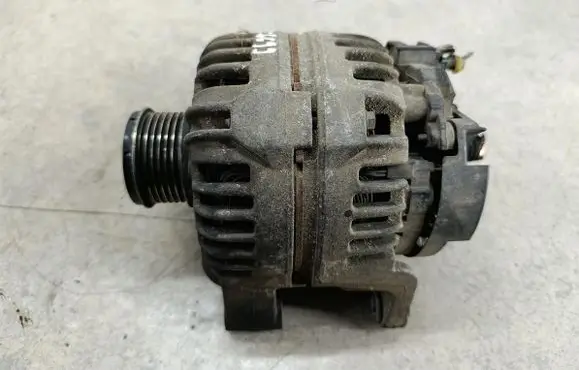 Opel Meriva B Generator/alternator 13284408