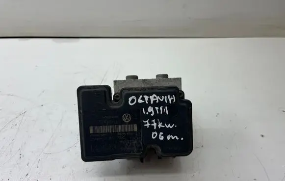 Skoda Octavia Mk2 (1Z) ABS Pump 1K0907379