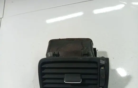 Toyota Avensis T250 Dash center air vent grill