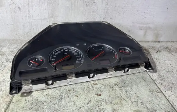 Volvo XC90 Speedometer (instrument cluster) 30746101 8602890 69594830T
